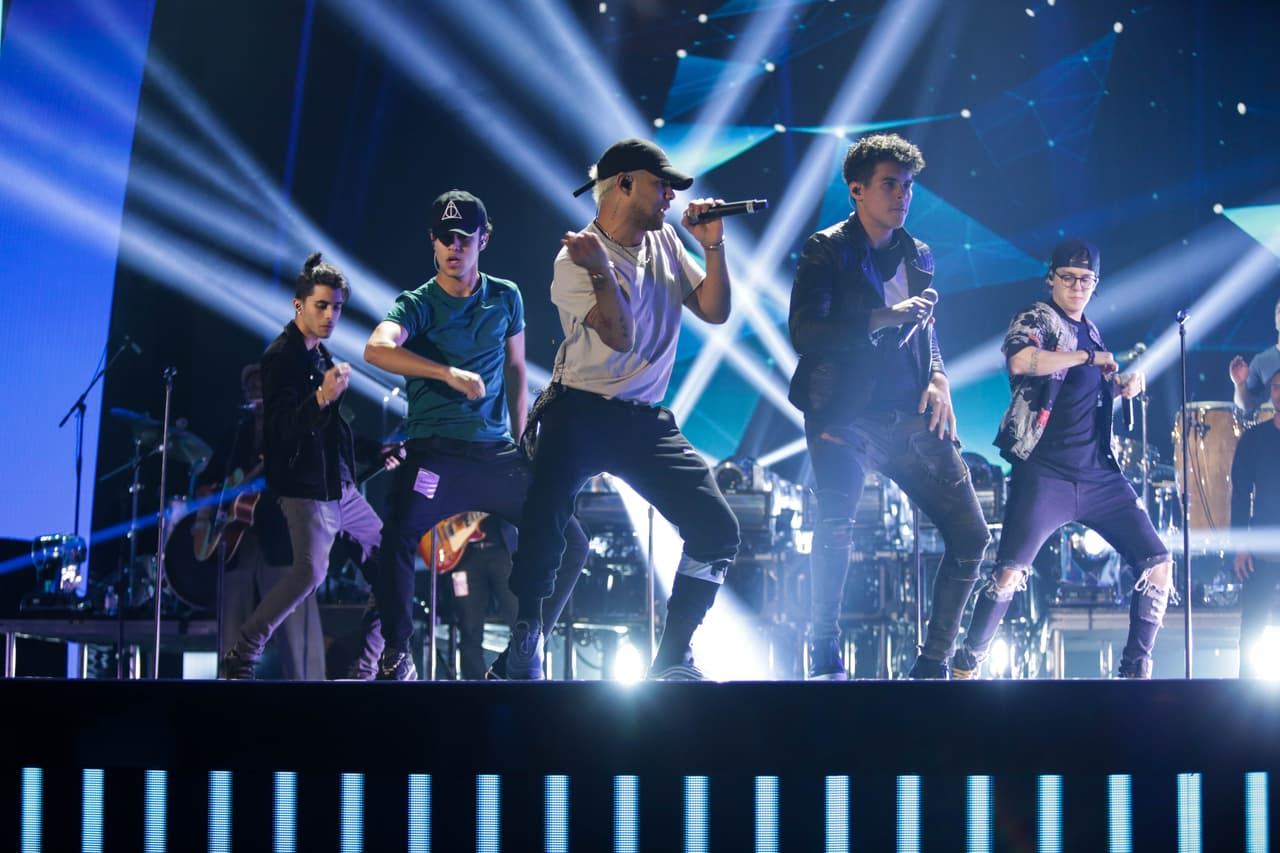 Están nominados en la categoría de Mejor Nuevo Artista y fácilmente pudieran llevarse el gramófono. ¿Será así? Sea como sea el crecimiento de estos chicos ha sido increíble desde que ganaron la primera temporada de La Banda. Te dejamos con lo mejor de su ensayo.