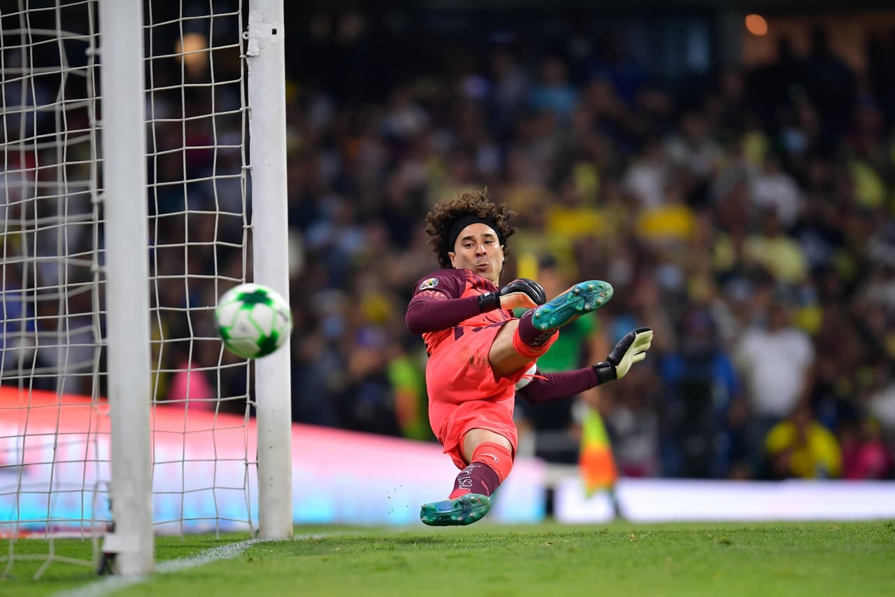Un gol de penal de Nico Ibáñez al 82' le dio el dramático empate al Pachuca en la ida de Semifinales ante América celebrado en el Estadio Azteca.