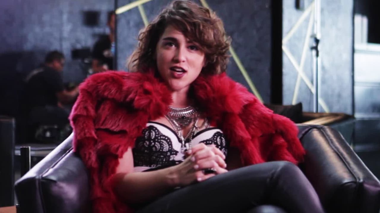 <b>Cassandra Sánchez Navarro</b> da vida a Chisca Garza una chica ambiciosa, irreverente y que no contará con mucha suerte a la hora de encontrar un buen hombre que la quiera.