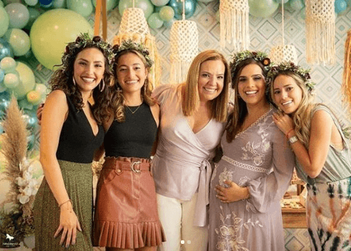 Mientras que Andrea Chediak contó: "En mi casa siempre he estado rodeada de mujeres valientes, trabajadoras y a quienes admiro profundamente. Gracias por siempre estar a mi lado".