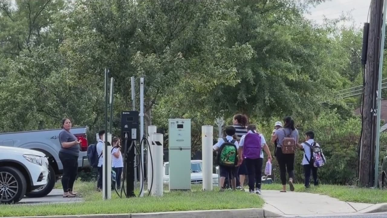 Policía endurece sanciones y multas de hasta $1,000 dólares para conductores en zonas escolares