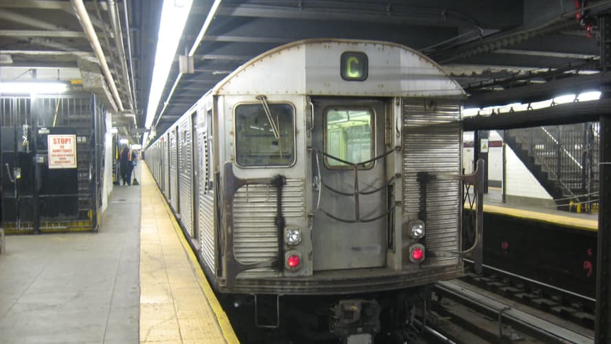 Actos de vandalismo amenazan los últimos viajes de los antiguos vagones del subway