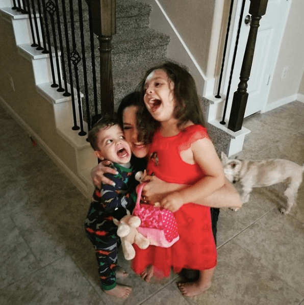 Victoria es la princesa consentida de María Esther, mientras que Alejandro es el príncipe de su corazón.