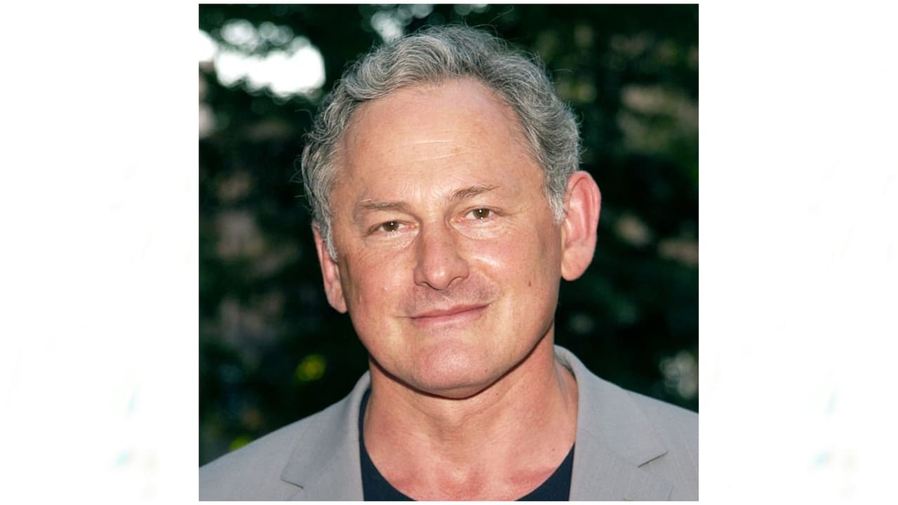El actor canadiense Victor Garber interpretó a Callahan en 'Legalmente rubia', pero antes de eso ya había ganado fama gracias a su papel como el ingeniero naval Thomas Andrews en 'Titanic' (1997).