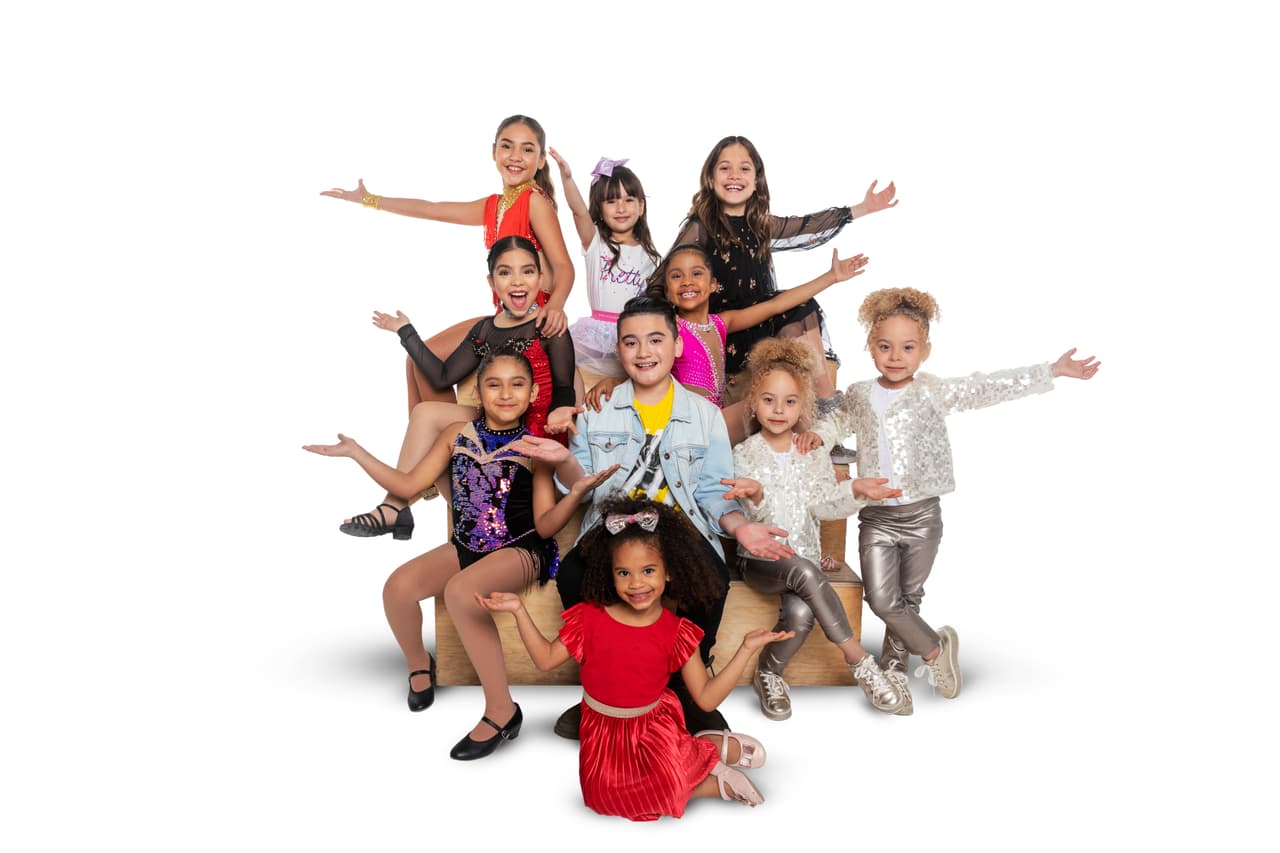 Este 22 de marzo arrancará esta divertida competencia, la cual estará integrada por dos episodios de audiciones para después arrancar con la contienda. Conoce a todos los participantes y apoya a tu favorito. Recuerda que ahora participan en tres categorías: baile, canto y carisma, y cada una tendrá a un ganador.