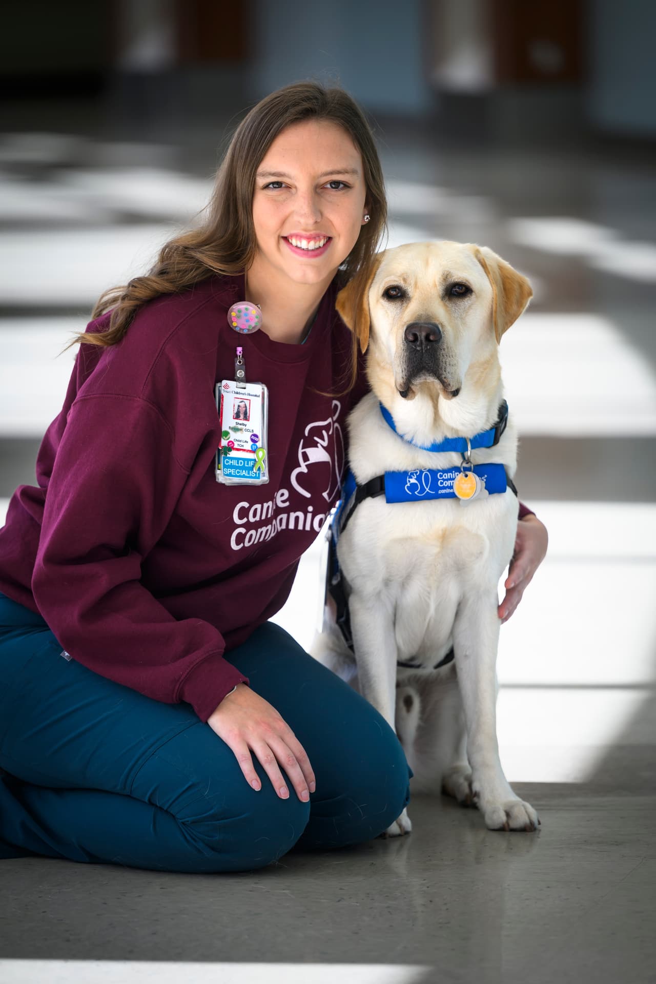 <b>Crosby, un cruce de labrador amarillo y golden retriever de 2 años, </b>es el último perro del hospital que se unió al programa Pawsitive Play del Texas Children's.