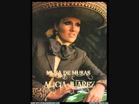 El romance con Alicia fue muy sonado tanto por la diferencia de edades como por los constantes problemas que tenían. A ella, el guanajuatense le compuso temas como: 'Ojalá que te vaya bonito´, 'Es muy niña' y el clásico: 'El Rey'.