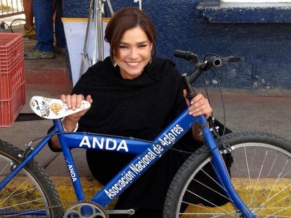 Gracias a su fuerte temperamento los primos Galindo decidieron que ella era la actriz perfecta para interpretar a Lupita D'Alessio en su bioserie.