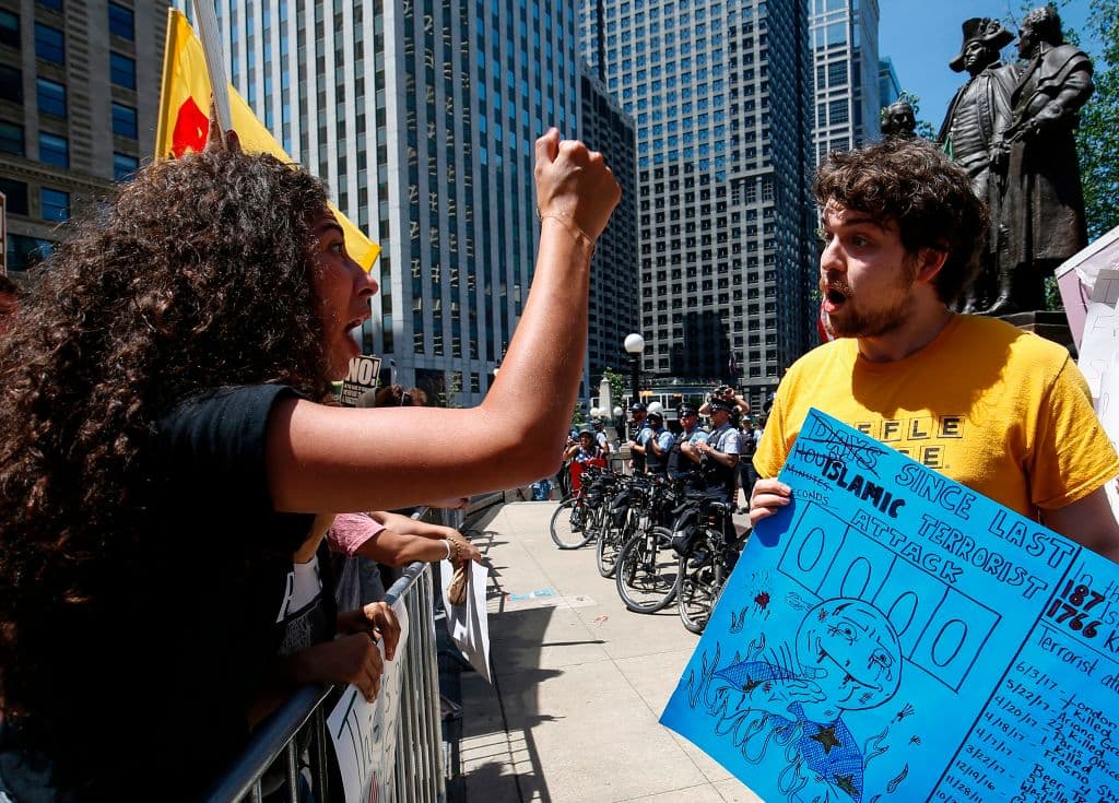 La protesta anti-Sharia en Chicago tuvo su contestación, según la agencia AP, con el doble de asistentes.