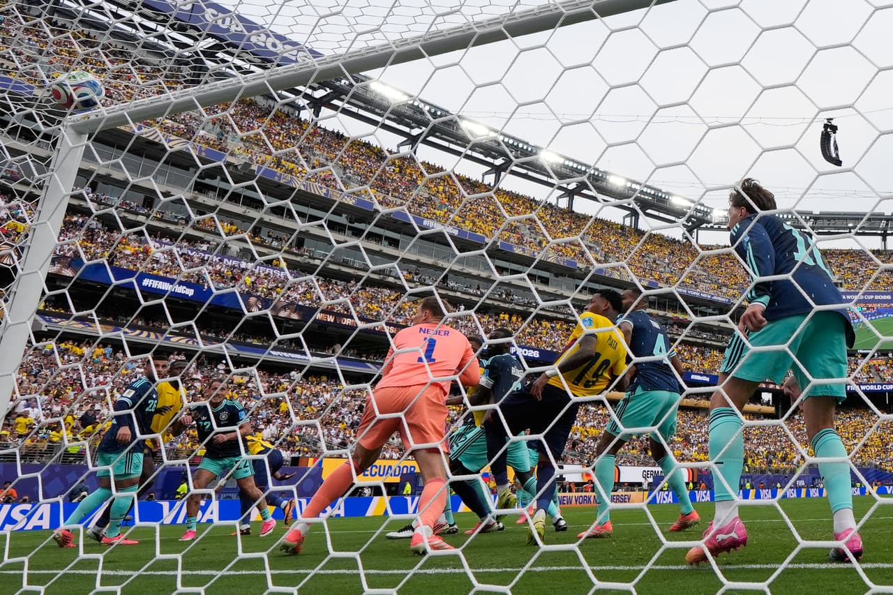 Minuto 77 del partido: Gonzalo Plata anota su segundo gol a Alemania.