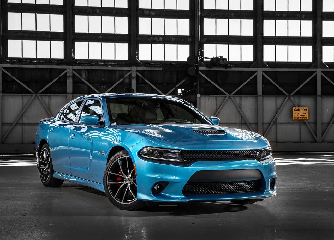 <b>Dodge Charger – Segundo lugar en el segmento de los carros deportivos usados</b>
<br>
<br>El Dodge Charger es un auto deportivo completo, funciona como un devorador de asfalto con un potente motor V8 al mismo tiempo que ofrece espacio para todos los miembros de la familia. Así también, este deportivo obtiene una calificación de seguridad perfecta de 5 estrellas, demostrando ser una opción atractiva para quienes buscan un auto familiar, sin tener que sacrificar en potencia.