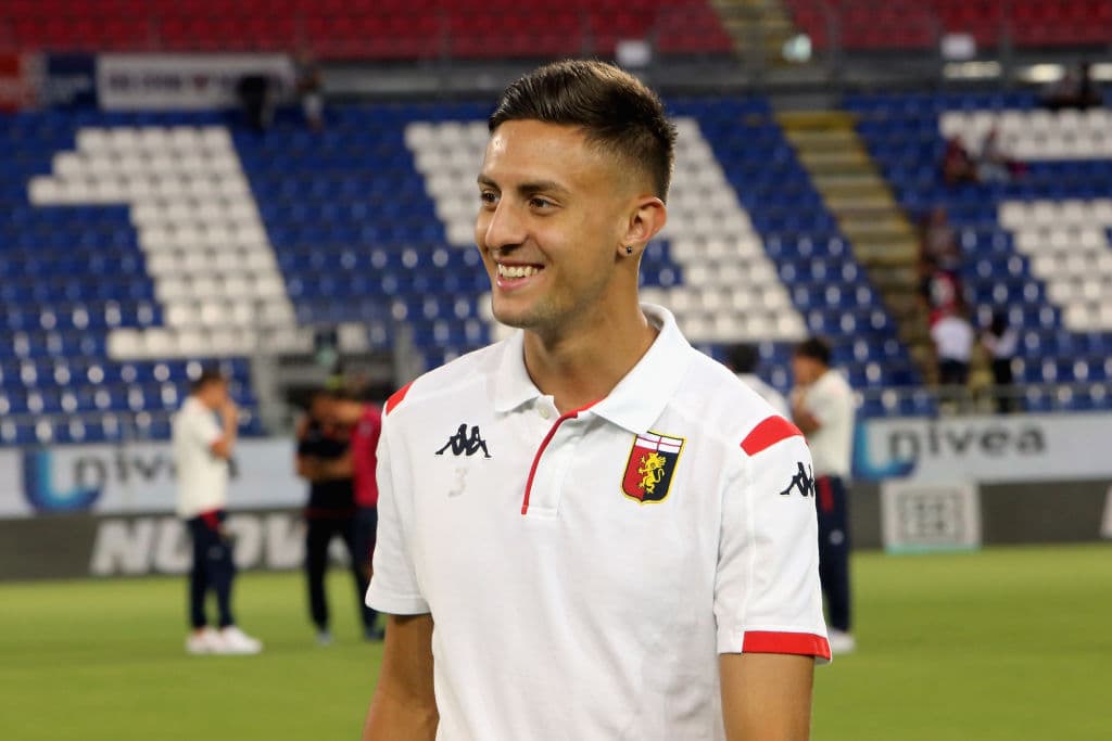 <b>Antonio Barreca – Lateral Izquierdo – Genoa –</b> El lateral italiano de 25 años ha pasado casi toda su carrera en Italia y actualmente juega para el Genoa en calidad de préstamo.
