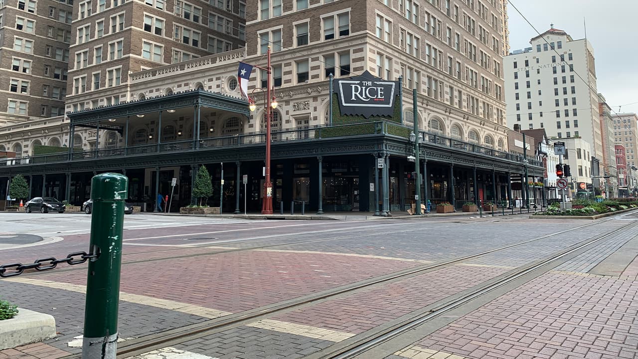 Las autoridades hacen mucho hincapié en que los residentes de Houston se queden en casa para evitar la propagación del coronavirus.