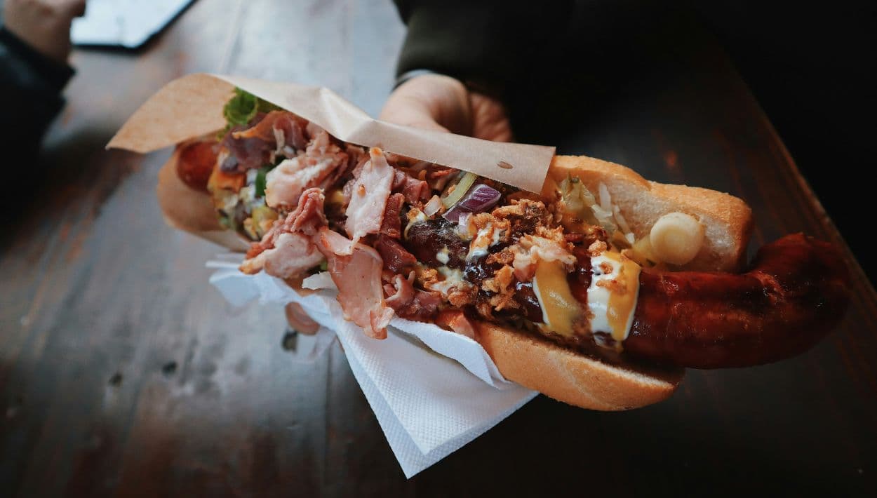 Los hot dogs son una de las comidas más populares de Estados Unidos y cada ciudad tiene su propia forma de prepararlos.