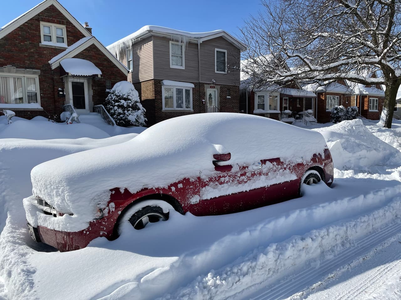 El martes permanecerá frío. Las máximas temperaturas alcanzarán los 9 grados con mínimas cerca a cero grados Fahrenheit.