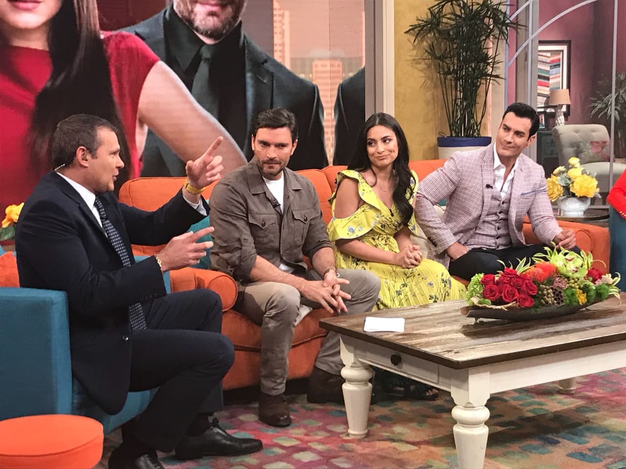 Ellos estarán dispuestos a todo por defender sus ideales, mientras intentan lidiar con sus problemas personales.