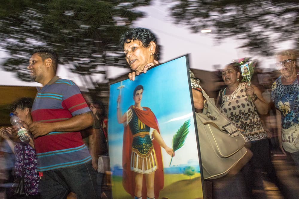 <b>SAN EXPEDITO</b>
<br>Este santo es conocido como el santo de las cosas urgentes, en general, así que no se trata solamente de querer buscar rapidito algún romance. Expedito es la figura religiosa a quienes se le acercan miles de personas todo el año cuando creen que ya no pueden más y no encuentran solución a sus problemas.