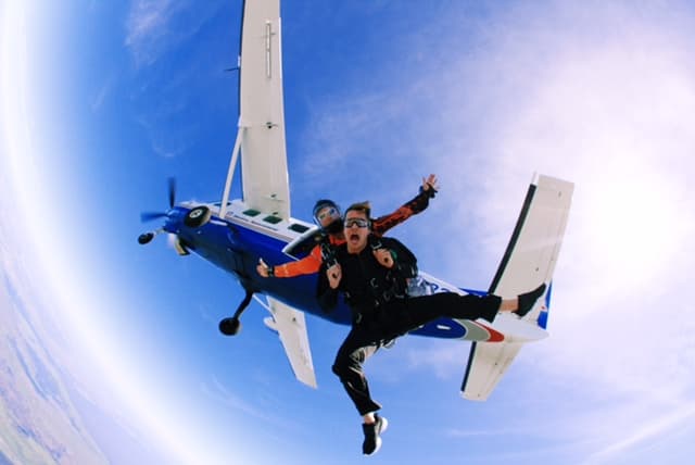La idea de saltar en paracaídas es aterradora para muchas personas, sin embargo, para William Valdes fue una experiencia inolvidable llena de emociones.