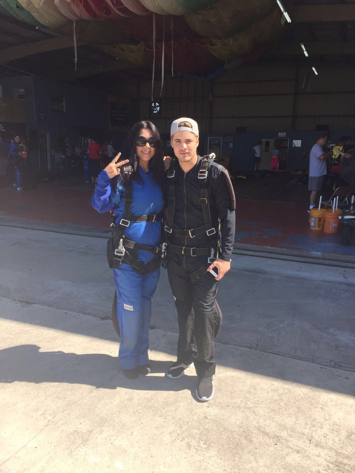 María Laura y William Valdes compartirían la experiencia de saltar desde un avioneta en vuelo.