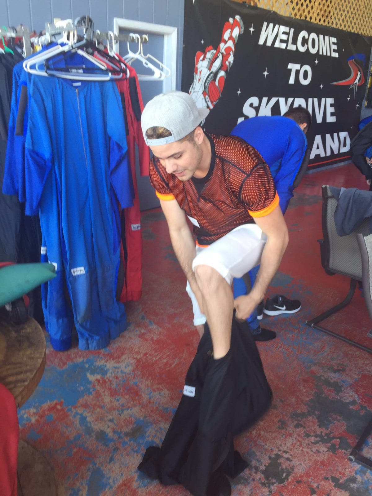 William Valdes llegó muy temprano a la zona de salto para prepararse para la gran aventura.