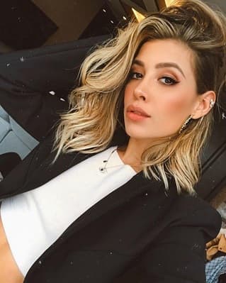 "
<b>Obviamente convivo con mis hermanos</b>, yo siempre estoy en contacto con mi familia, con mis hermanos, con su mamá también", contó a la periodista Nelssie Carrillo.
<br>