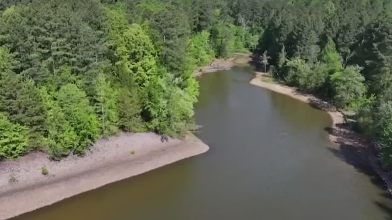 Raleigh implementa medidas para cuidar el agua tras niveles históricamente bajos en Lago Falls