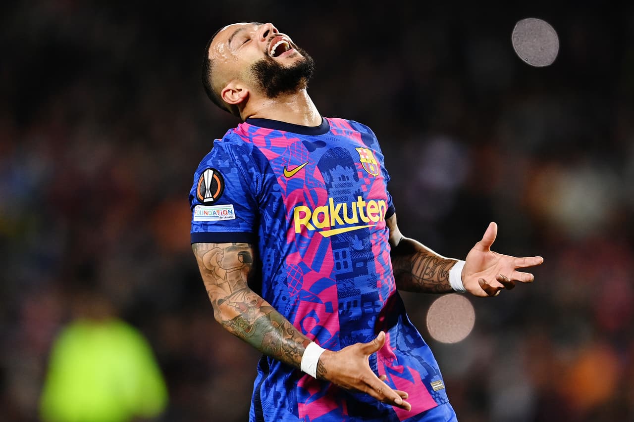 Barcelona no tendrá a Memphis Depay ante el Einctrach Frankfurt.