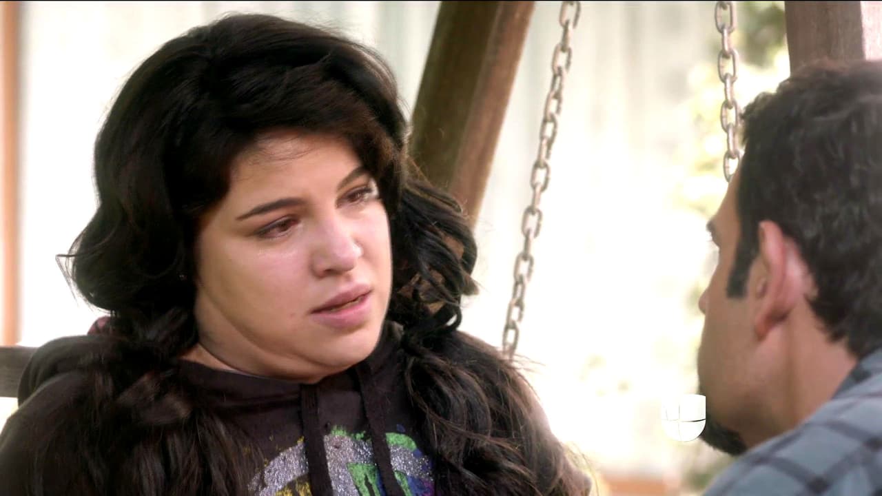 Aún no logra superar el horror que vivió por culpa de Trino, no está lista para hablar del pasado.