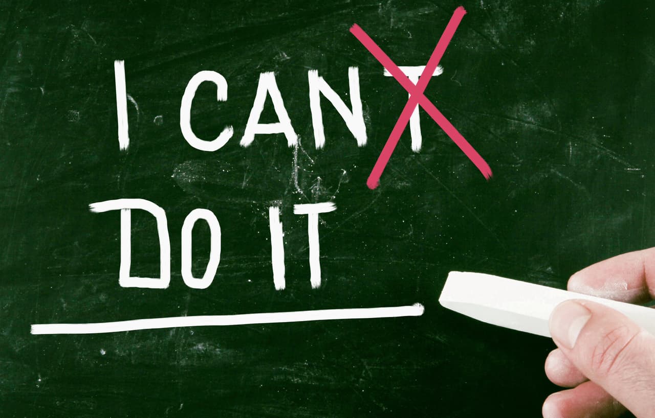 Uno de los errores más comunes es centrarte en la autosuperación, no en la autoaceptación. Primero debes aceptar quién eres antes de cambiar lo que eres.