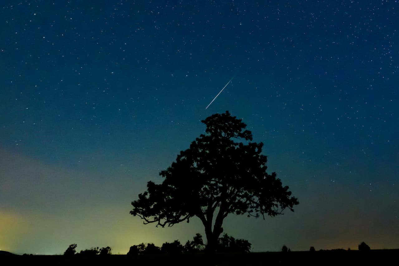 Qué es la rara lluvia de meteoros 'unicornio' que podrá verse esta noche en el cielo