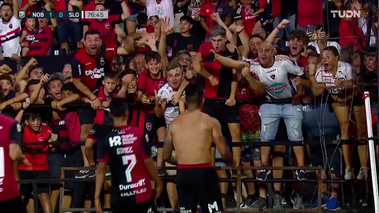 ¡Gol de Newell’s! Recalde remata solo en el área para poner el 1-0
