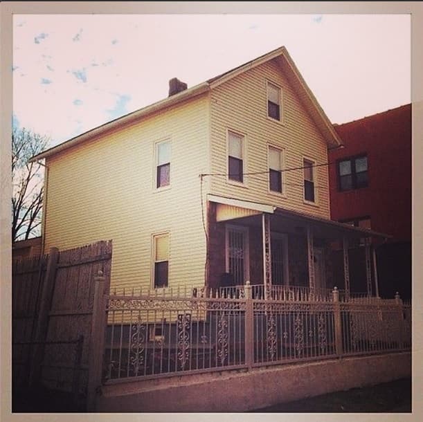 Esta fue la humilde casa en la que vivió su infancia y parte de su adolescencia. JLo ha dicho que aquellos años fueron complicados.