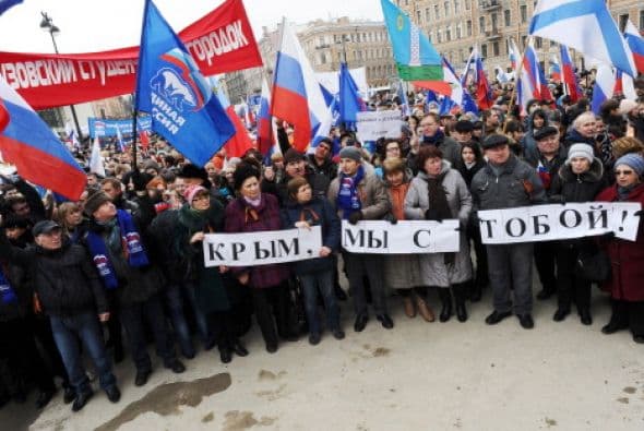 Aparte de la suspensión de su pertenencia al G8, los países occidentales podrían negar el visado a los máximos responsables rusos, congelar sus bienes en el extranjero y adoptar medidas restrictivas en el comercio y las inversiones, según enumeró Kerry a la cadena CBS.