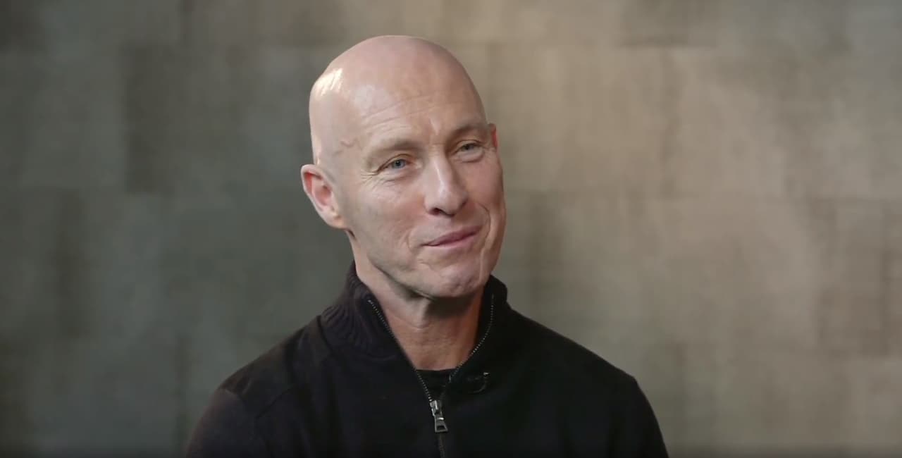 Bob Bradley: "Jamás cambiaría a Vela por 'Chicharito'"