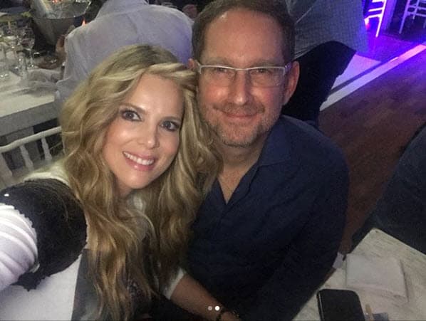 Además cuestionó las críticas de la seguidora: "¿Te parece mal cambio que yo haya decidido dejar la televisión para estar día a día en casa con mis hijos y mi esposo? ¿Te parece mal cambio rezar, transformar mi carácter, estudiar, aprender? Yo quiero ser una madre presente".