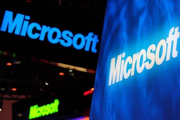 Microsoft Corp. logró capotear la debilidad del mercado de computadoras personales para reportar una variación plana en sus ganancias en el último trimestre de 2011, al impulsar la venta de servidores, consolas XBox y su paquete de programas de productividad Office, mientras que recortó las pérdidas en su motor de búsqueda Bing. Las ganancias netas de la empresa totalizaron $6,620 millones, poco menos que los $6,630 millones reportados un año atrás.