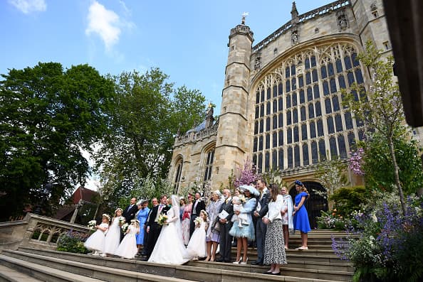 En este mismo lugar, los duques de Sussex, Meghan Markle y el príncipe Harry, se casaron el 
<a href="https://www.univision.com/estilo-de-vida/bodas/en-fotos-asi-fue-la-boda-del-principe-harry-y-meghan-markle-fotos">19 de mayo de 2018, hace un año</a>.