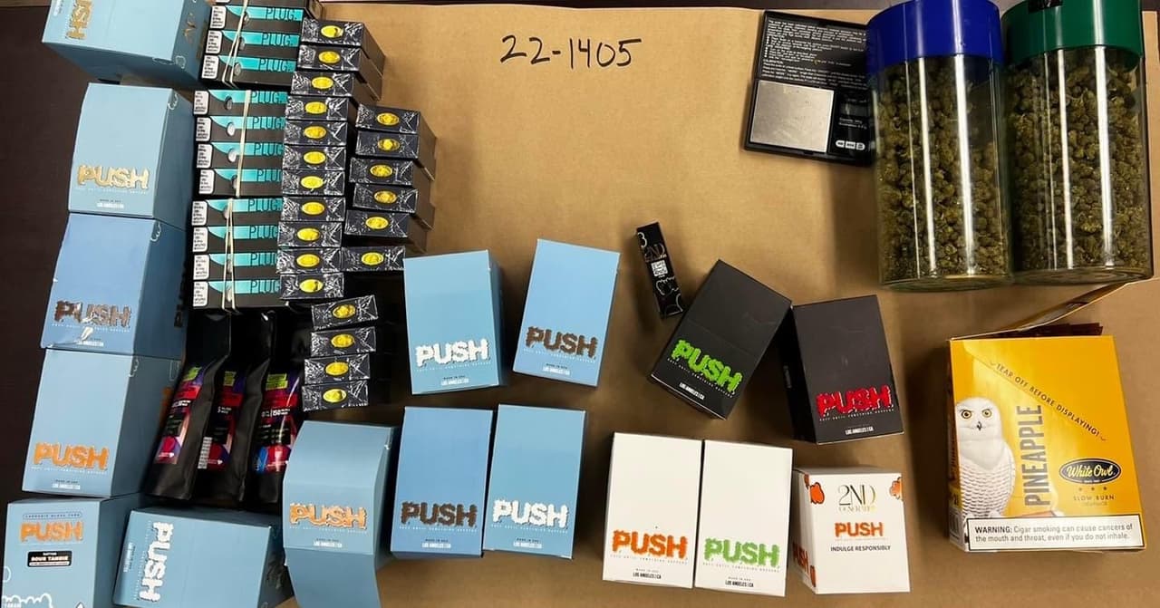 En el cateo a la residencia del sospechoso se encontró droga y cinco armas de fuego.