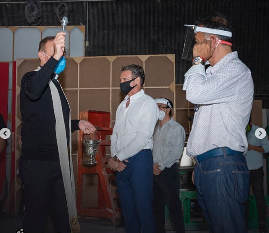 El 16 de junio Juan Soler (centro) habló con el diario mexicano 
<b><a href="https://www.reforma.com/aplicacioneslibre/preacceso/articulo/default.aspx?__rval=1&urlredirect=https://www.reforma.com/desmienten-positivos-en-la-mexicana-y-el-guero/ar1966874?referer=--7d616165662f3a3a6262623b607b7c637c667c7a7b3b767a783a7374787a667a663a7f60747b38667a79706738767a7b737c67787438646070387479387c7260747938646070387c6174617c3876747b617a677479386674797c7a38657a667c617c637a387438767a637c7138242c386570677a3873607038607b3878747938717c74727b7a66617c767a38737a617a66--" target="_blank">Reforma</a></b> y confirmó que, al inicio, él e Itatí Cantoral dieron positivo, pero todo fue por un mal diagnóstico. 
<br>