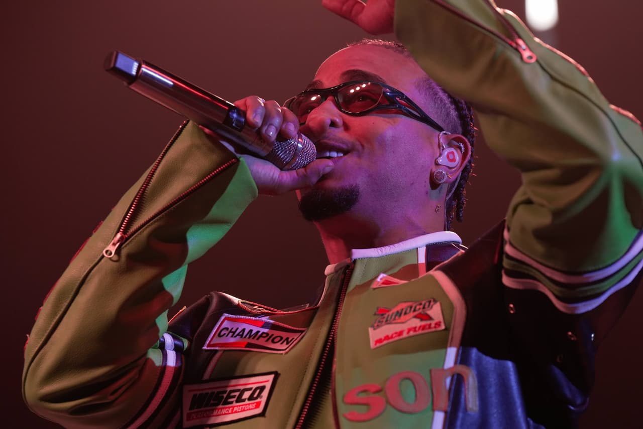 Ozuna también se tomó un momento para agradecer a sus seguidores más fieles y a La X 96.3 por hacer posible una noche tan especial.