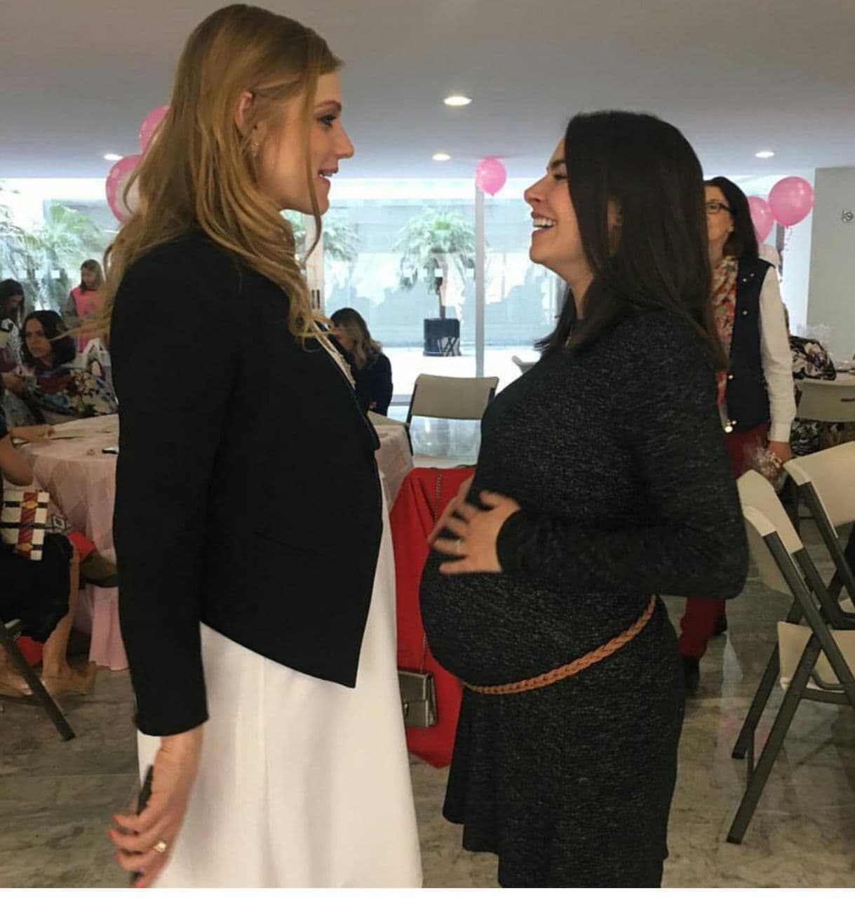 "Ya son amigos nuestros babys. ¡He disfrutado compartir esta etapa contigo
<a href="https://www.instagram.com/analayevska1/" target="_blank">@analayevska1</a>! Te quiero mucho, mucho", escribió su amiga.