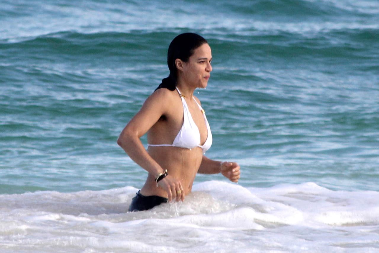 Ella es feliz sin depilarse.