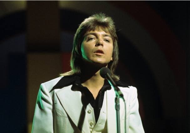 'I think I love you' fue su primer hit número 1, que se convirtió en todo un himno en los años 70.