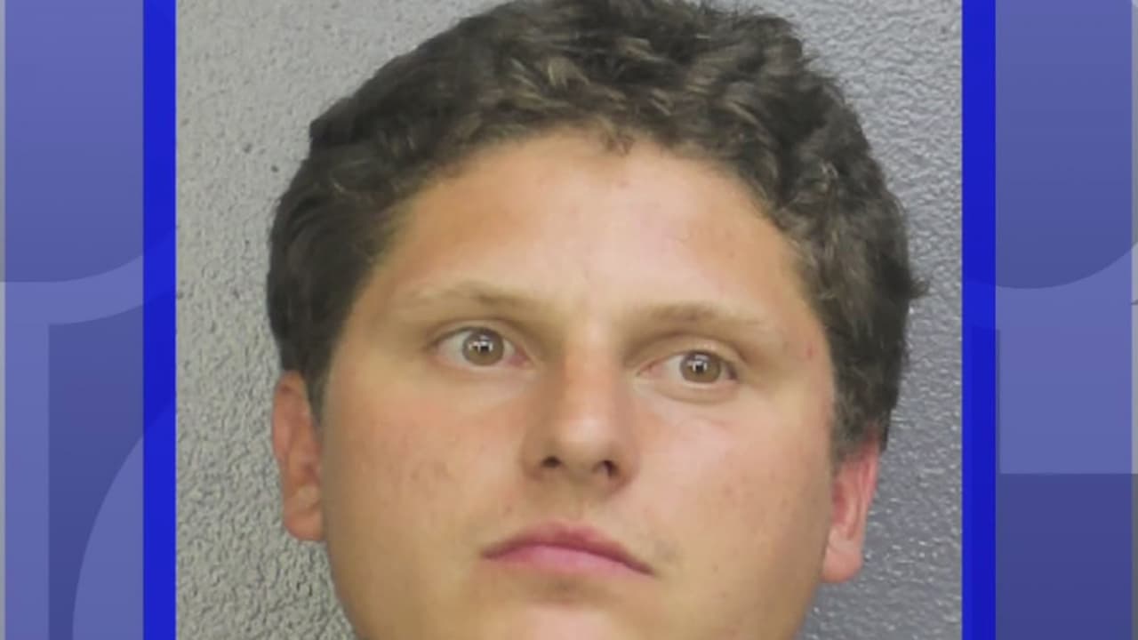 Joven ataca a un diácono durante la misa en una iglesia de Broward