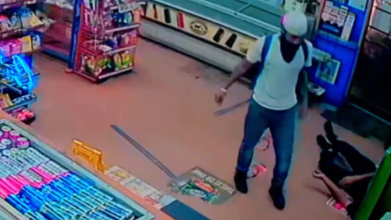 Buscan a sospechoso de darle una golpiza al empleado de una tienda por no dejarlo comprar una cerveza