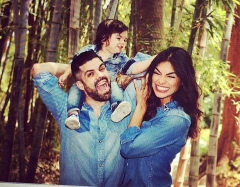 Aunque Alejandra ha dicho que su vida en pareja ha cambiado desde la llegada de su hijo, no cambia por nada del mundo quedarse junto a sus dos grandes amores en casa.