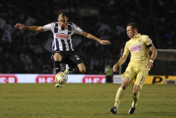 Todo lo malo que pasaba en el equipo se le adjudicaba al jugador, al grado de crear la frase “Todo es culpa de Layún”. Pero el siguiente estratega Manuel Lapuente le brindaba minutos a pesar de las críticas que sufría el jugador.