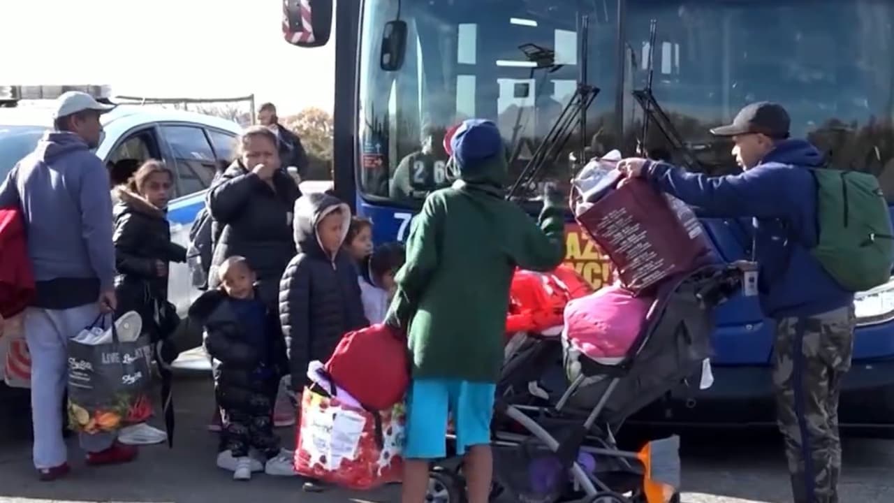 Inmigrantes se desvían a Nueva Jersey, al no ver oportunidades de comida y techo en Nueva York