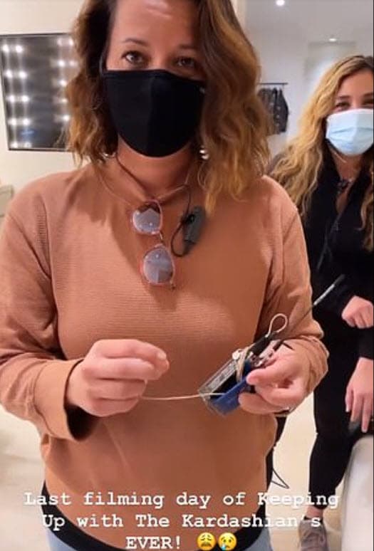 Más allá de los lujosos relojes, el viernes 8 de enero Kim Kardashian y sus hermanas le rindieron un agradecimiento especial a Erin Paxton, la microfonista del show. 
<br>