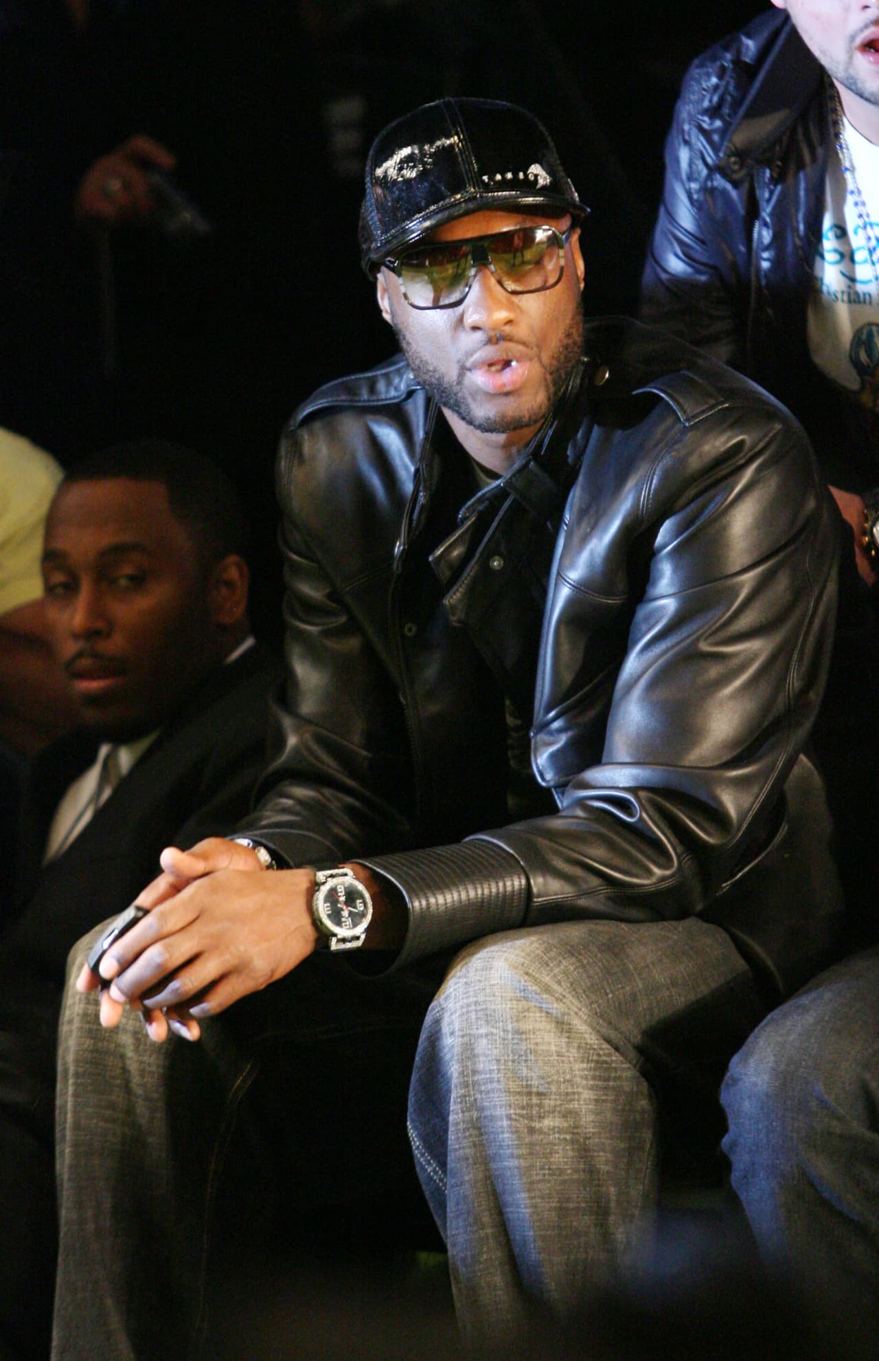 Para que Lamar pudiera ser trasladado tuvieron que conseguir un helicóptero en el que cupiera una camilla adecuada para su altura, 2,07 metros.